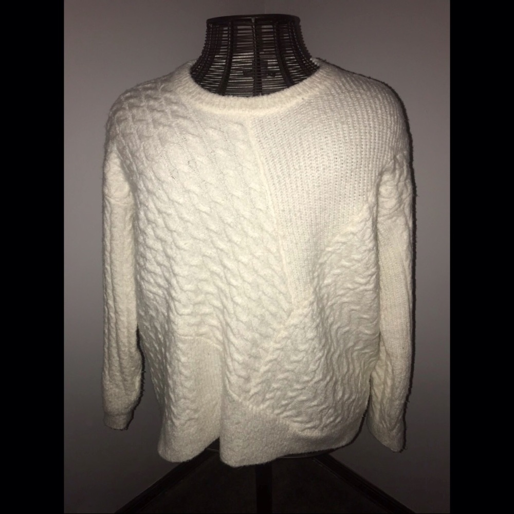 Item: Women’s Sweater